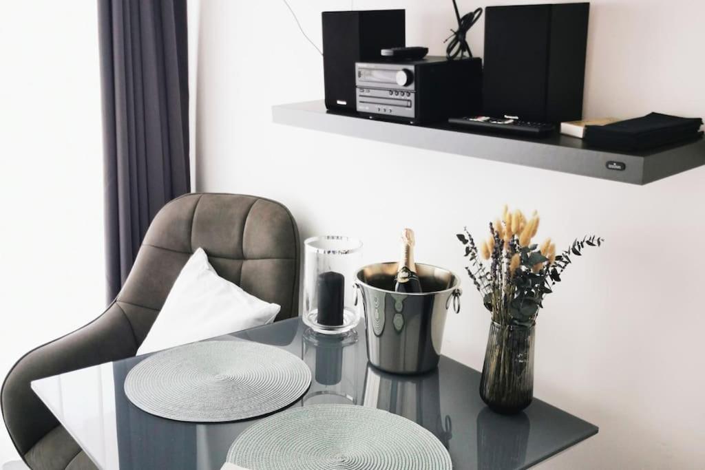 Hh 05 By Rockchair - Superhost Status - Modernes Apartment Mit Sonnigem Balkon & Premium Boxspringbetten In Winterhude - Hamburg Top Geheimtipp Luaran gambar