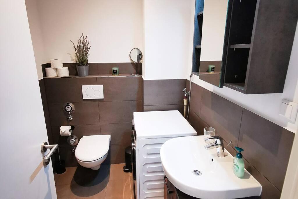 Hh 05 By Rockchair - Superhost Status - Modernes Apartment Mit Sonnigem Balkon & Premium Boxspringbetten In Winterhude - Hamburg Top Geheimtipp Luaran gambar
